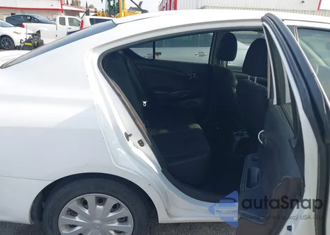 2015 Nissan Versa 1.6 S/1.6 S+/1.6 Sl/1.6 Sv z USA, uszkodzony, nr VIN 3N1CN7AP4FL909277